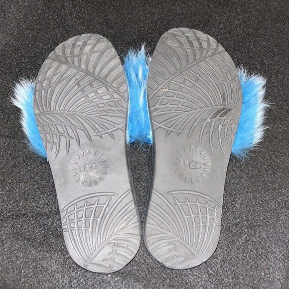 Fuzzy Ugg slides/Blue Fur/Black slides - Picture 4 of 5